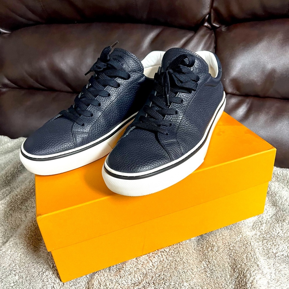Tom’s leather sneakers in size 12. Gently worn. Comfortable and great quality